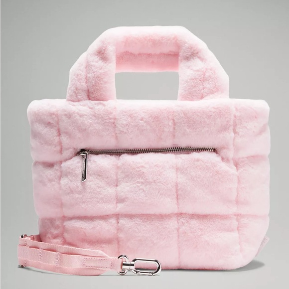 Lululemon Quilted Grid Tote Bag Mini 5L Plush Fleece- Strawberry Milkshake - Picture 3 of 4